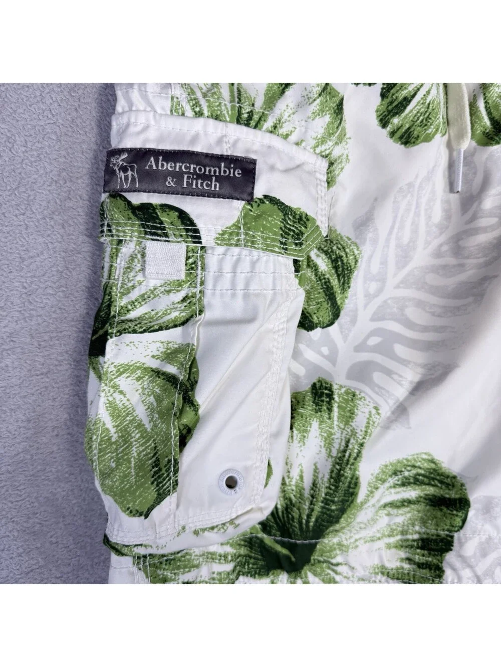 Vintage Y2K Abercrombie & Fitch Men Green & White Floral Cargo Swim Trunks Sz M